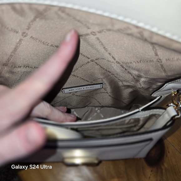 Michael Kors Cream Shoulder Bag - Picture 3 of 5
